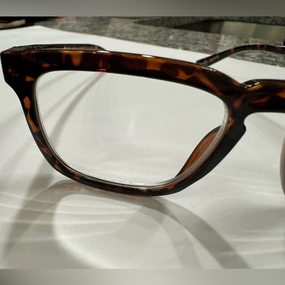 BUNNY EYEZ Guyz Tiltable Reading Sunglasses Harrison +2.00 - Picture 3 of 9